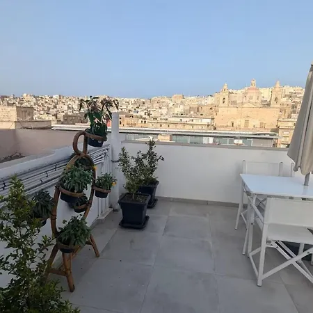 Private In A Traditional With Shared Roof Terrace And Jacuzzi Goblu * פאולה