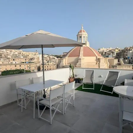 Private In A Traditional With Shared Roof Terrace And Jacuzzi Goblu *