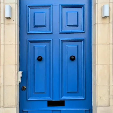 Private In A Traditional With Shared Roof Terrace And Jacuzzi Goblu * Paola