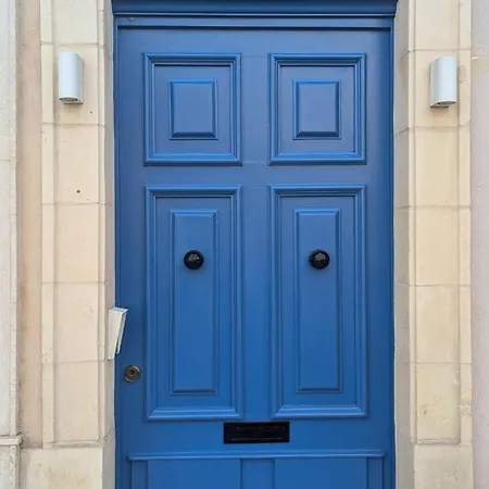 דירה Private In A Traditional With Shared Roof Terrace And Jacuzzi Goblu *