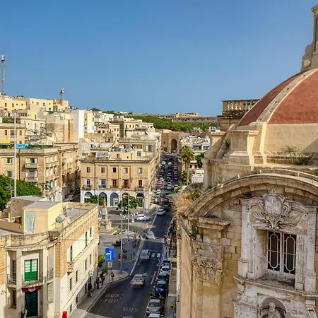 Private In A Traditional With Shared Roof Terrace And Jacuzzi Goblu