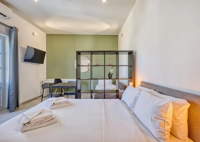 Private In A Traditional With Shared Roof Terrace And Jacuzzi Goblu Appartamento