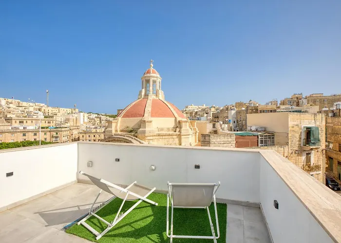 Private In A Traditional With Shared Roof Terrace And Jacuzzi Goblu