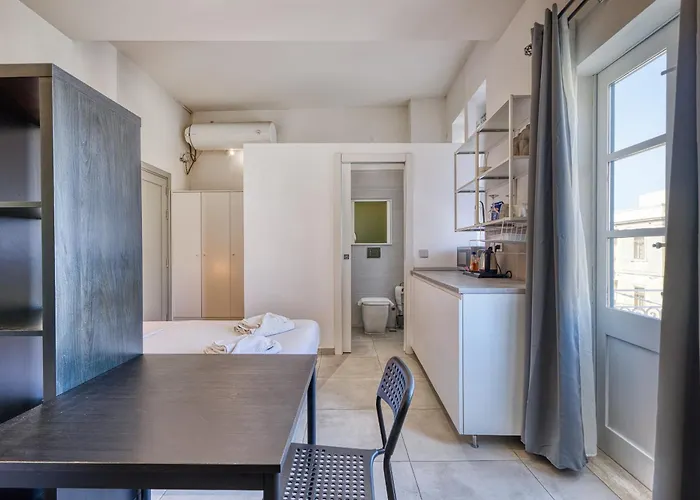 Private In A Traditional With Shared Roof Terrace And Jacuzzi Goblu