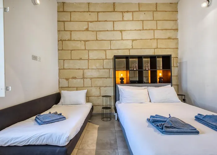 Private In A Traditional With Shared Roof Terrace And Jacuzzi Goblu *