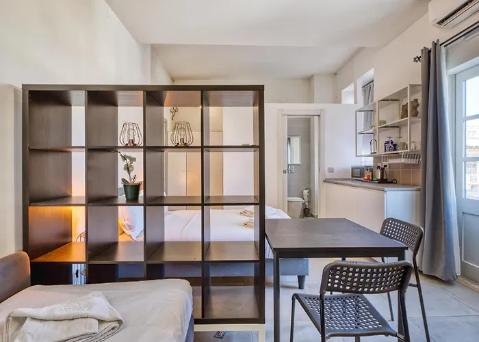 Private In A Traditional With Shared Roof Terrace And Jacuzzi Goblu * Cospicua