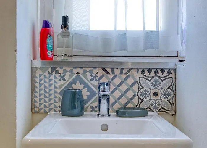 Private In A Traditional With Shared Roof Terrace And Jacuzzi Goblu Appartamento *